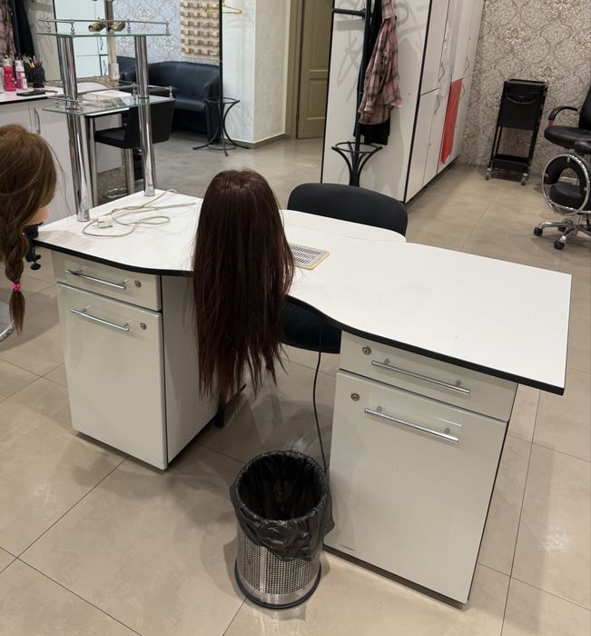 Продам стол маникюрный , только самовывоз, возможен торг)