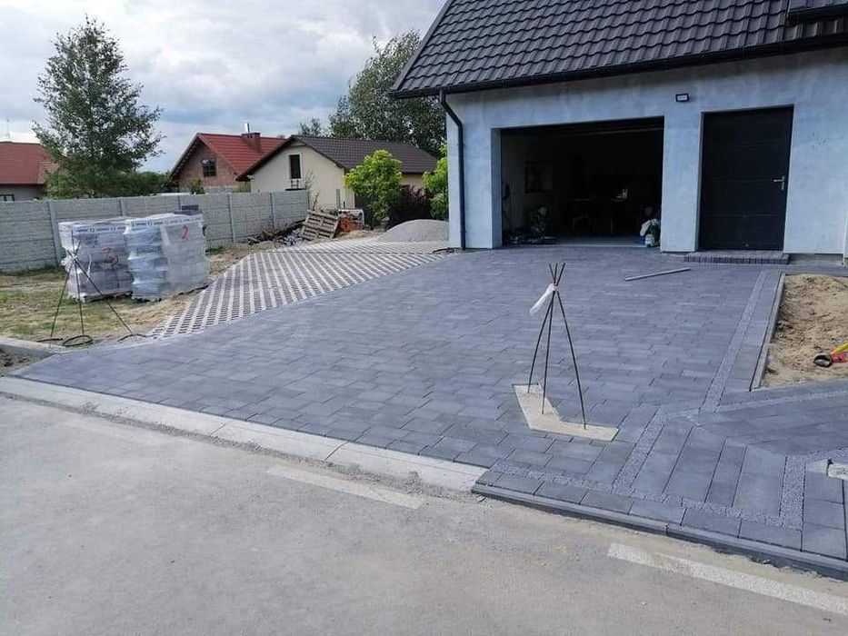 Układanie kostki brukowej/ Brukarstwo