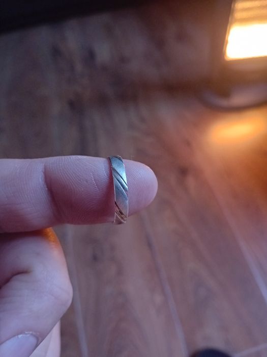 Sprzedam pierścionek i obrączkę srebro ,elementy złote i  perła