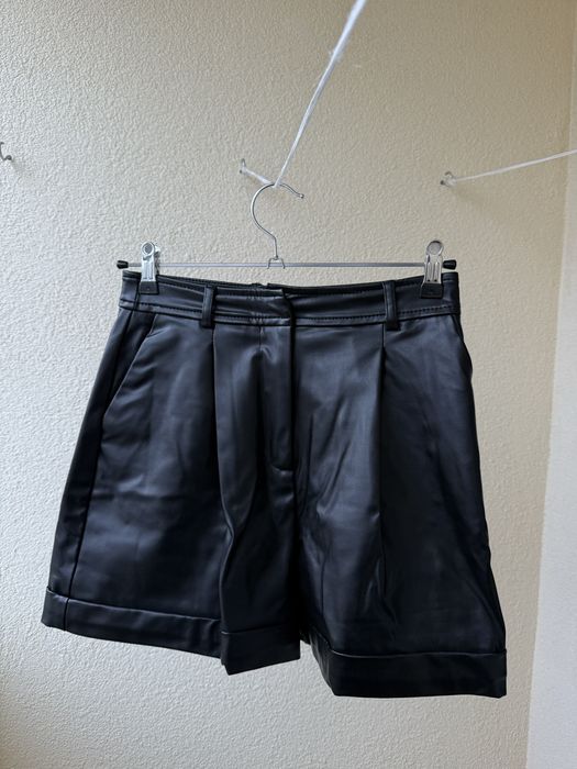 Шкіряні шорти жіночі
