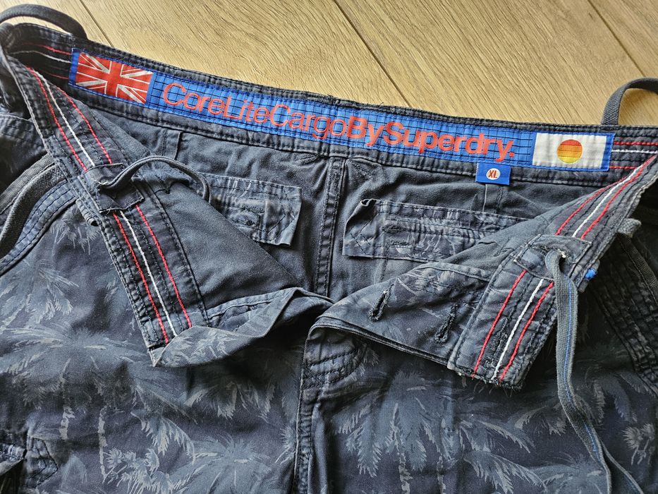 Spodenki Superdry XL
Superdry spodenki bermudya
Superdry spodenki ber