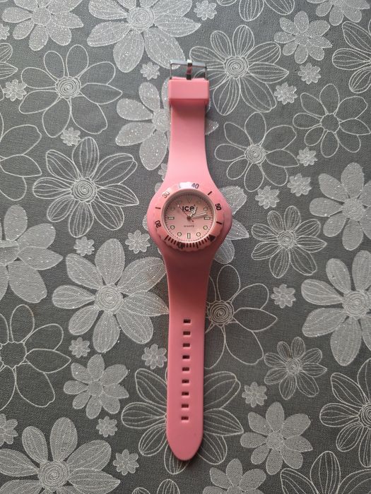 Zegarek różowy na gumie