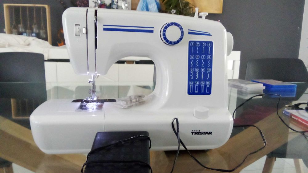 Máquina de Costura TriStar como nova