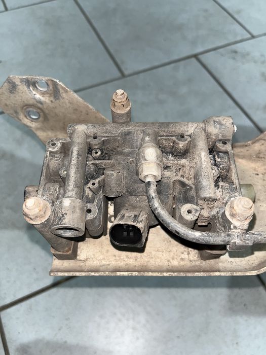 Ресивер двохосьової пневми комплектний Х5 Е53, блок клапанів пневмо