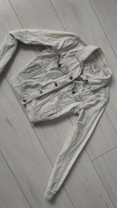 Błękitna jeansowa kurteczka z dziurami DENIM