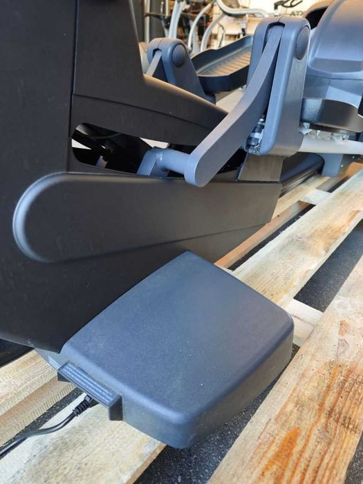 Орбітрек Еліптичний тренажер Technogym Synchro 1000 TV