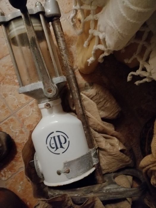 Bomba de azeite antiga AP