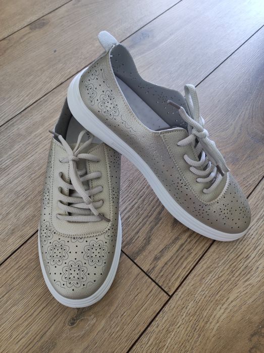 Damskie złote ażurowe trampki na lato biała podeszwa r 41