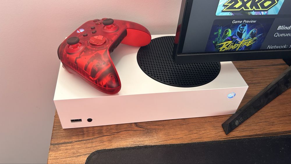 Xbox Series S + Comando Edição limitada