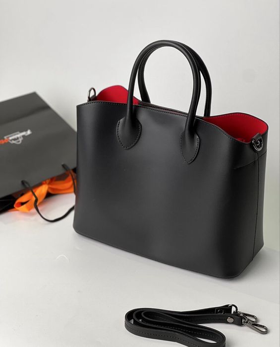 Сумочка из натуральной кожи