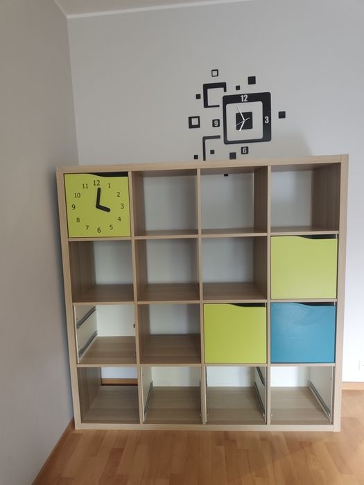 Kallax Ikea 4x4 146,5cm x 146,5 cm. 16 komór.
