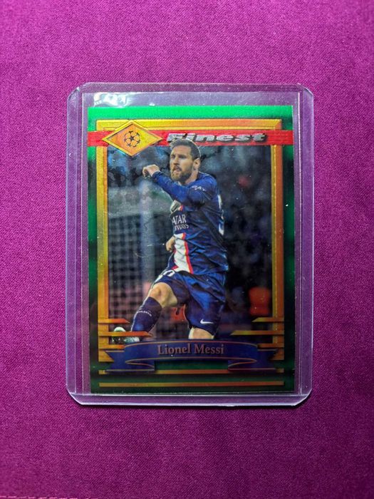 Lionel Messi football Finest insert card topps