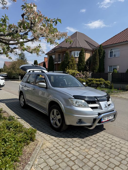 Mitsubishi  Outlander