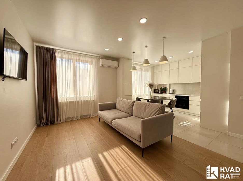 Простора квартира з якісним ремонтом на Каскаді! 6 поверх!