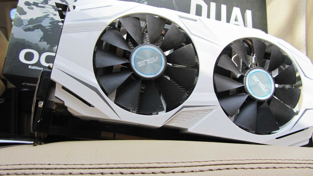 відеокарта Asus Dual Geforce GTX 1070 Arctic White OC 8Гб відеопам"яті