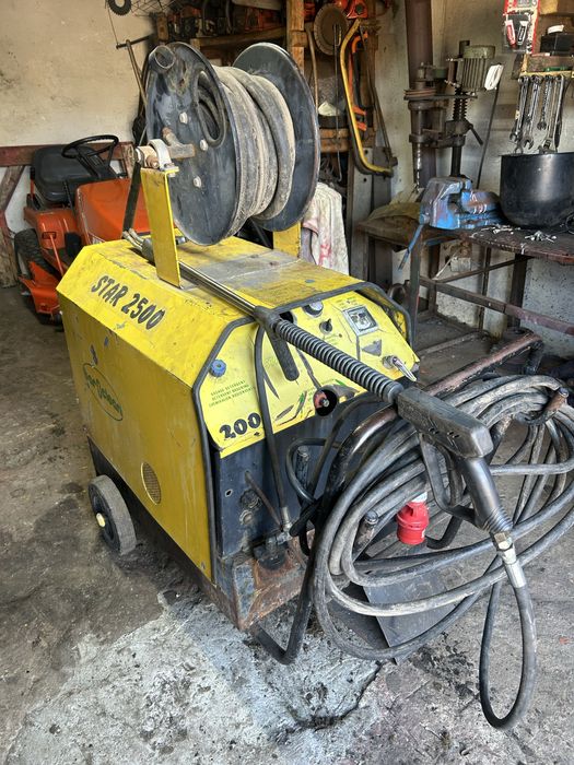 Sprzedam myjkę  star 2500 na ciepłą wodę sprowadzona do sprzedania