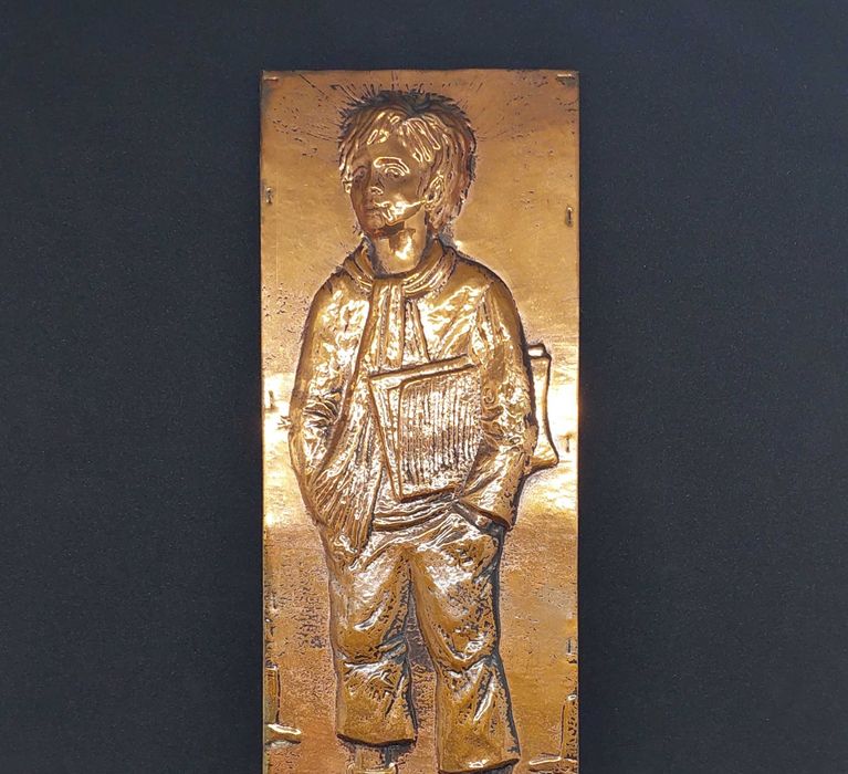 Вешалка Франция РЕДЧАЙШАЯ медная чеканка Гаврош Гюго медь вешалка