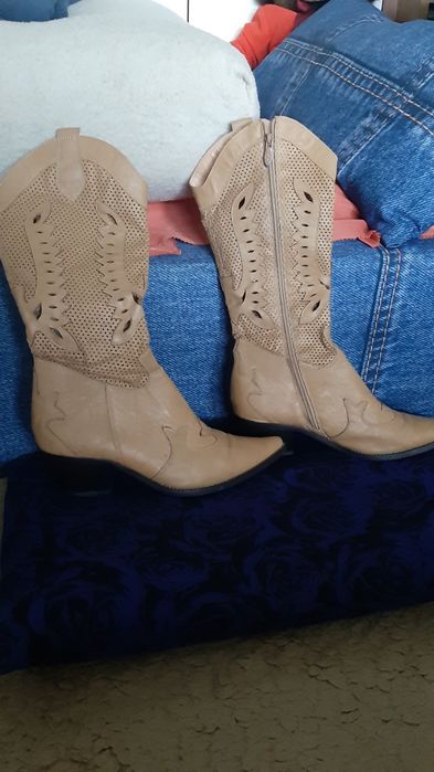Sprzedam buty damskie country f-ma Midi na jesień.
