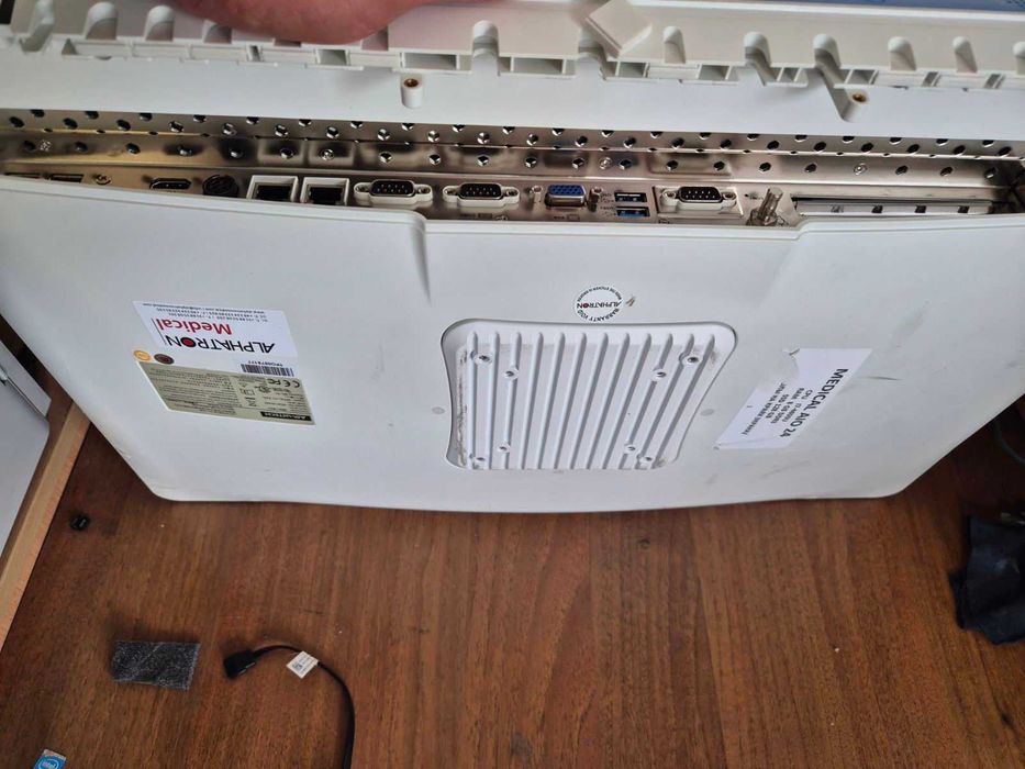 Сенсорный моноблок ADVANTECH POC-W242 AIO 24 IPS (i7-4650U/8GB/128SSD)