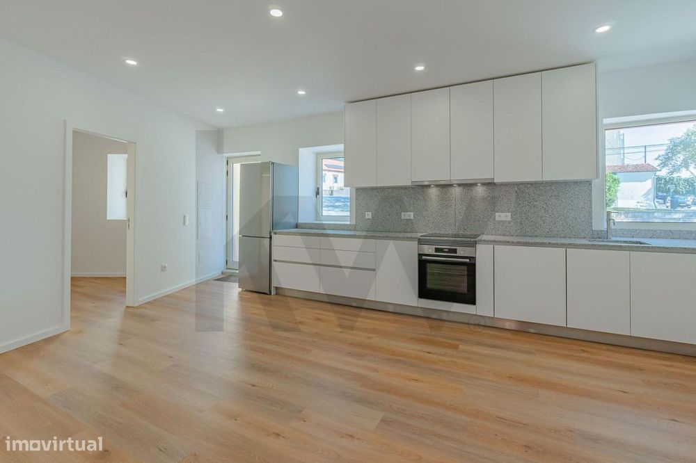 Moradia Térrea T2 Totalmente Remodelada no Coração de Arrifana !