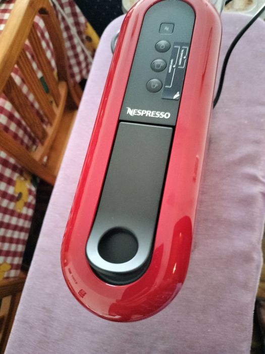 Máquina de café Nespresso essenza plus Delonghi