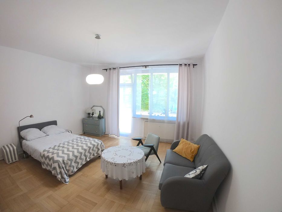 Duży pokój 23,5 m² z balkonem – al. Jana Pawła II, centrum Szczecina