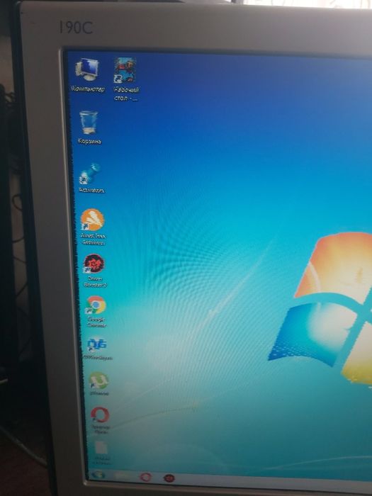 Продам Б/у Монитор TFT для ПК 19" Philips 190C (190C8) серебристый