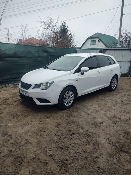 Продаю автомобіль сеат ібіця дуже економний та надійн автомобіль сеат