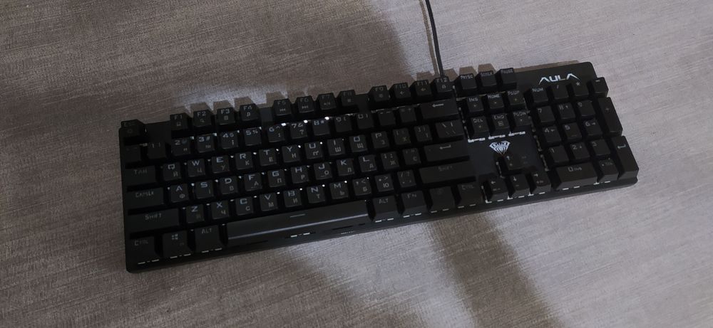 Нова ігрова клавіатура з підсвідкою