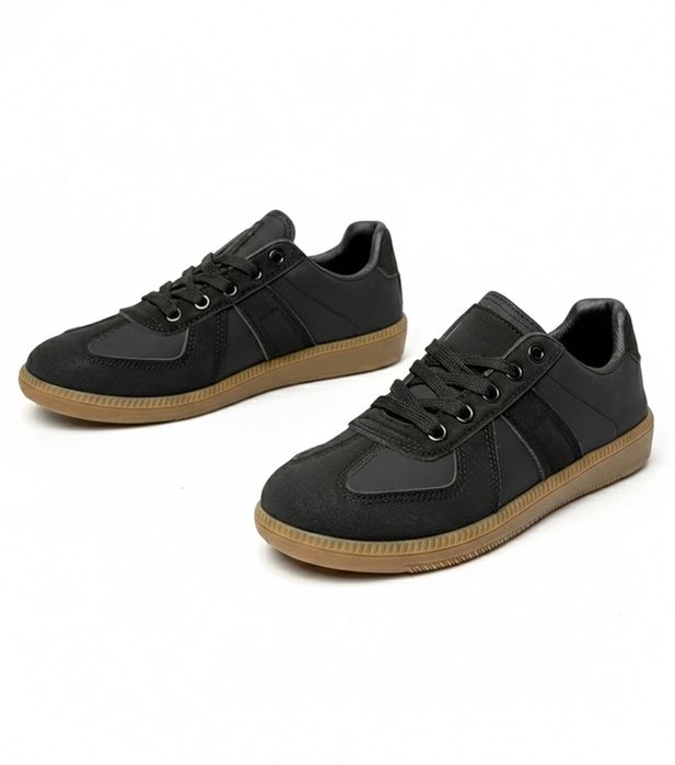 Czarne sneakersy na platformie Valentine