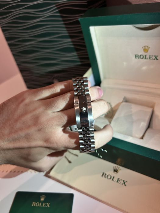 Rolex Datejust 41 – Silver Dial & Jubilee