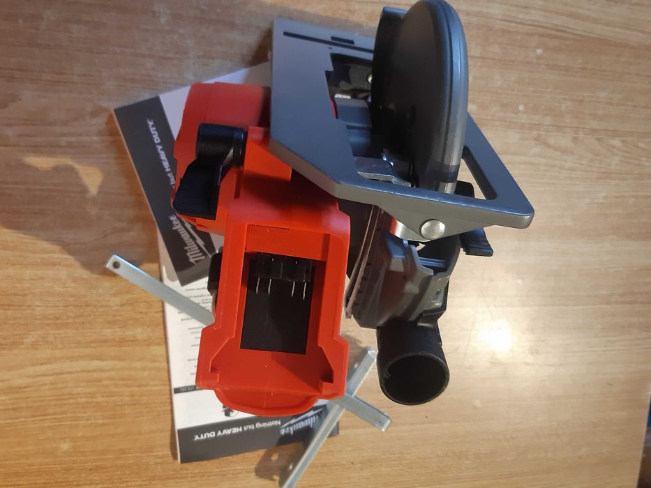 Piła pilarka  tarczowa Milwaukee M18 CCS55