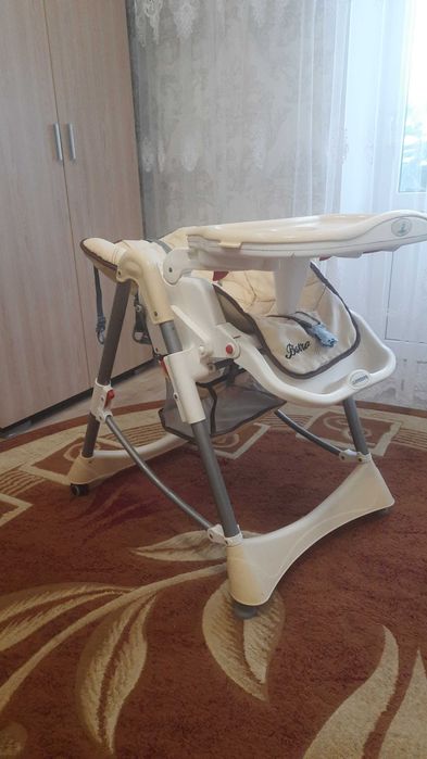 Крісло - столик для годування Caretero Bistro