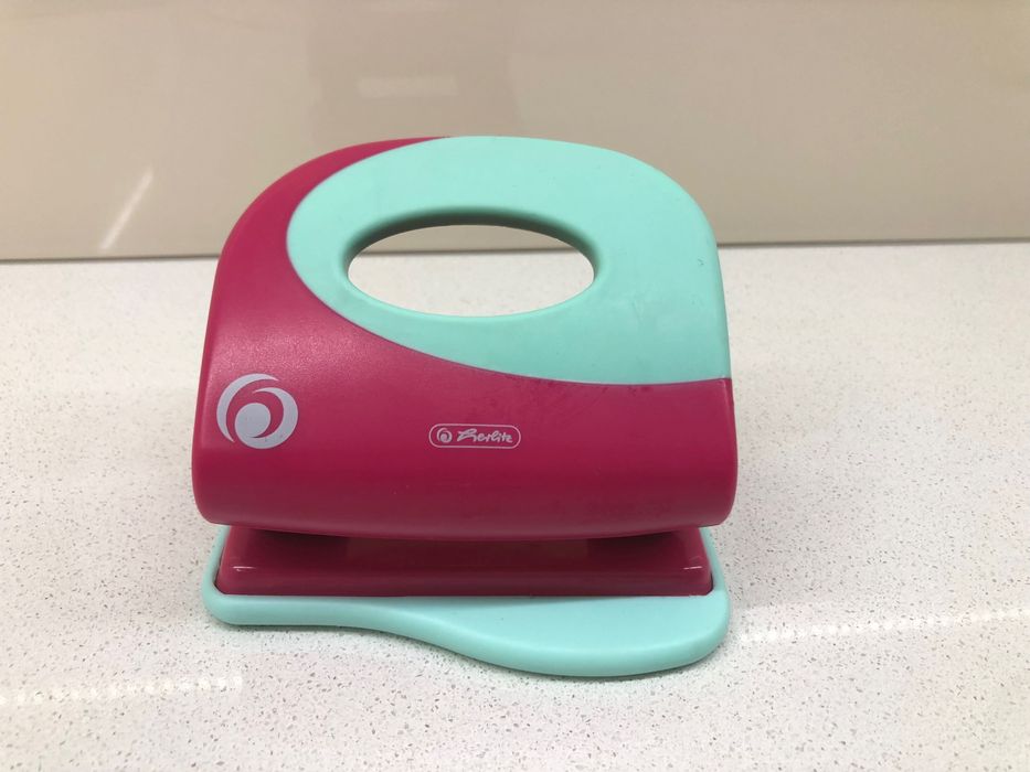 Dziurkacz Herlitz różowo seledynowy