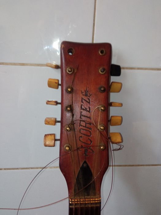 Gitara Cortez stara gitara