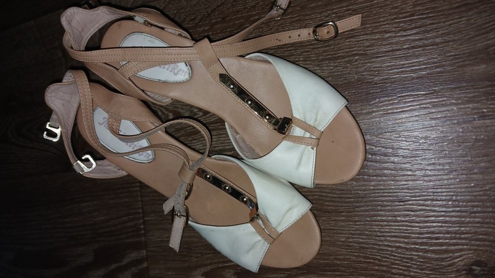 Жіночі босоніжки 39 розміру