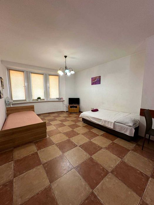 Затишна кухня-студія + спальня на Корзо в Центрі.  Подобово!