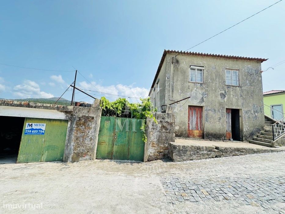 Moradia para restauro à venda em Santa Marta de Portuzelo - Viana d...