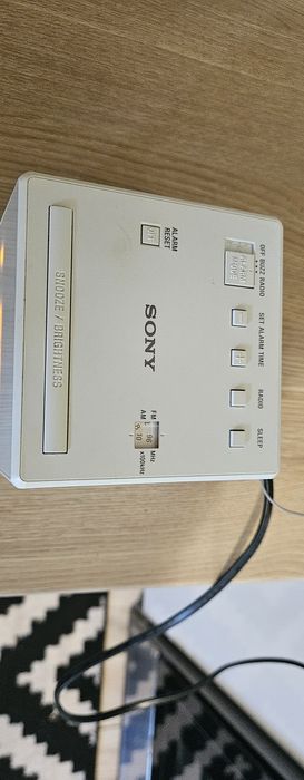 Radiobudzik Sony
