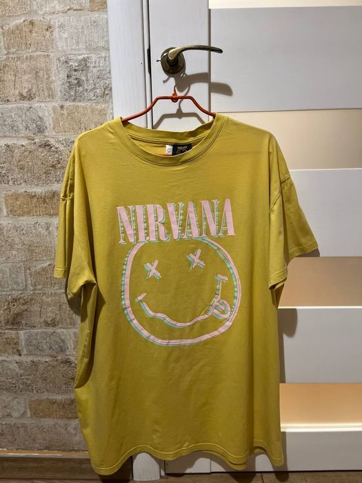 Футболка, мерч Nirvana новая Размер (М/L) с неоновым принтом