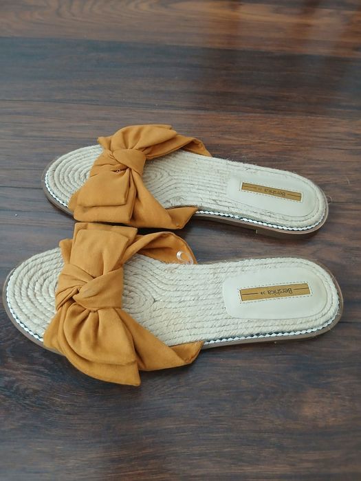 Klapki Bershka 39