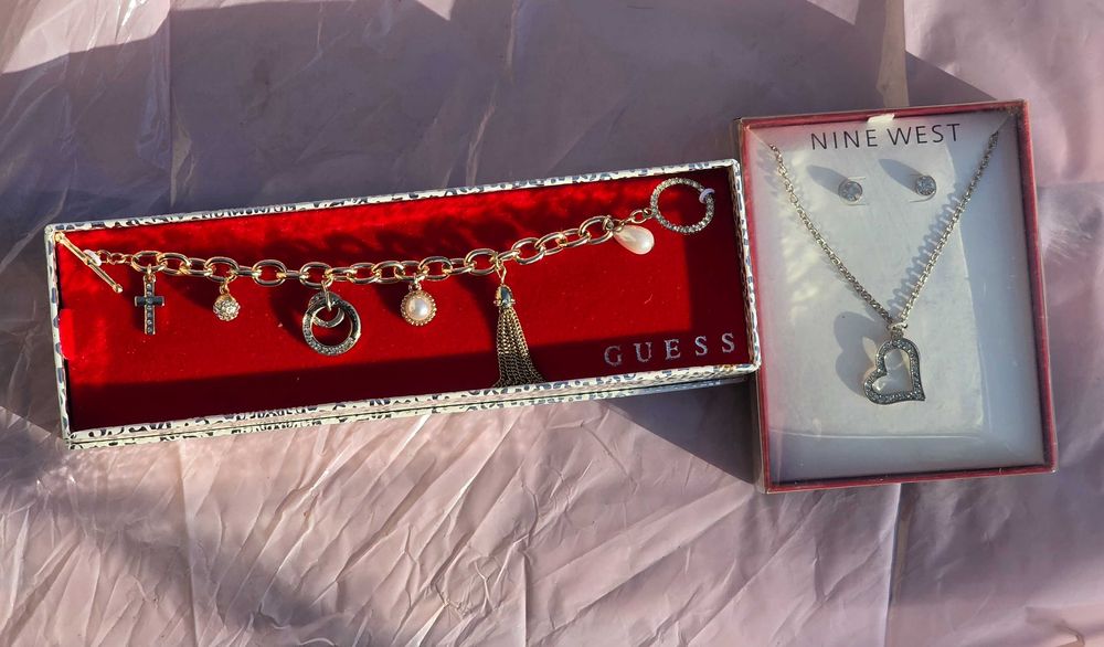 Парфуми та косметика Victoria's Secret