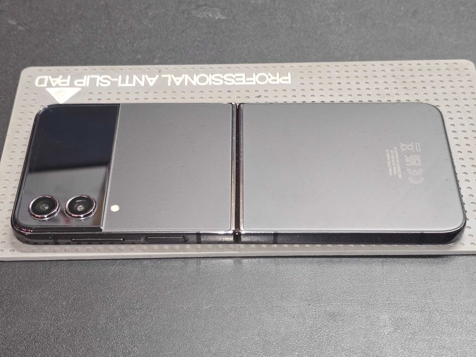 Używany - Samsung Galaxy Z Flip 4 128GB Czarny - GSM Baranowo