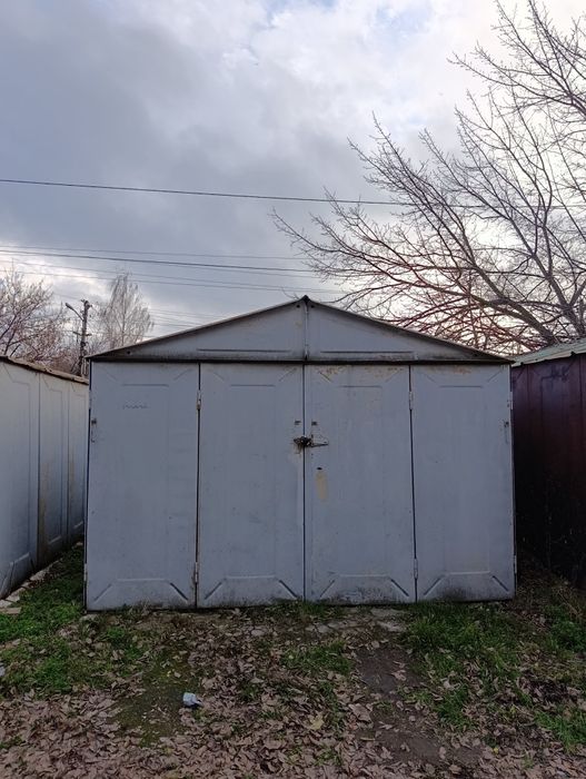 Продам металлический гараж район Красный камень.