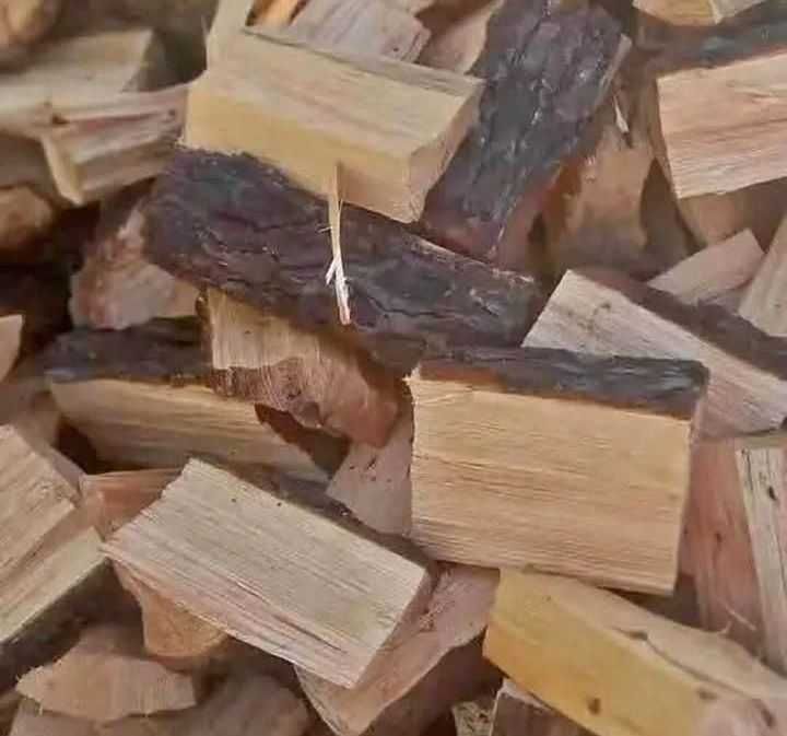 Lenha de pinho seca 35€ o metro cúbico