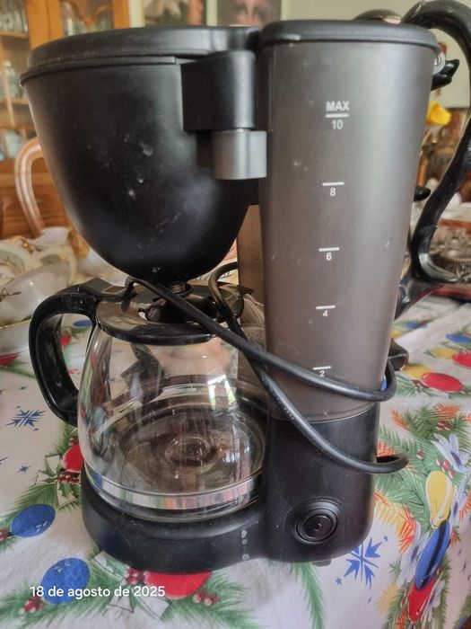 Maquina de cafe em caixa