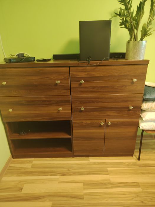 Kompletna sypialnia: Łóżko 160x200, gruby materac, komody i szafki