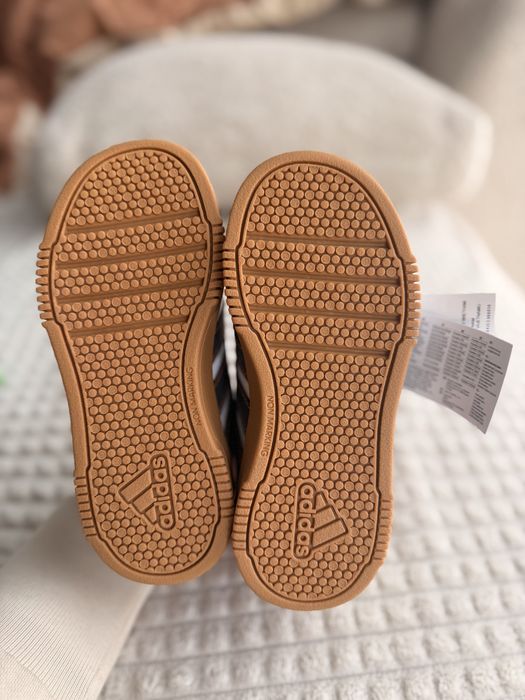 кросівки adidas 28,5 розмір