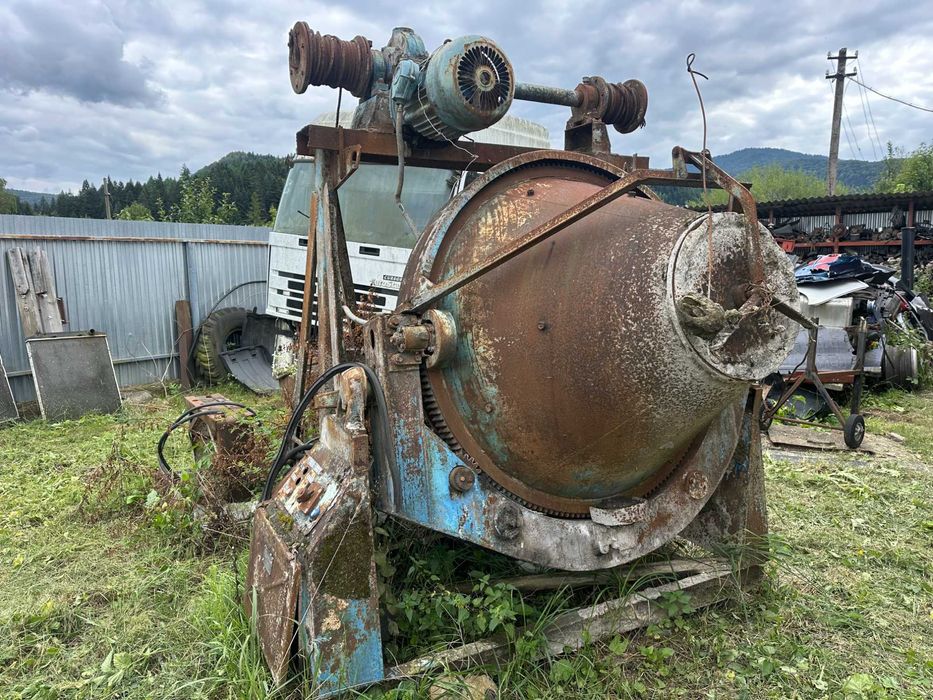 Бетонозмішувач гравітаційний 1200 літрів з погрузочним ковшем