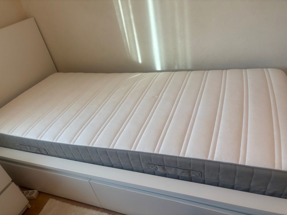 Cama solteira Malm 90x200 com gavetas e colchão